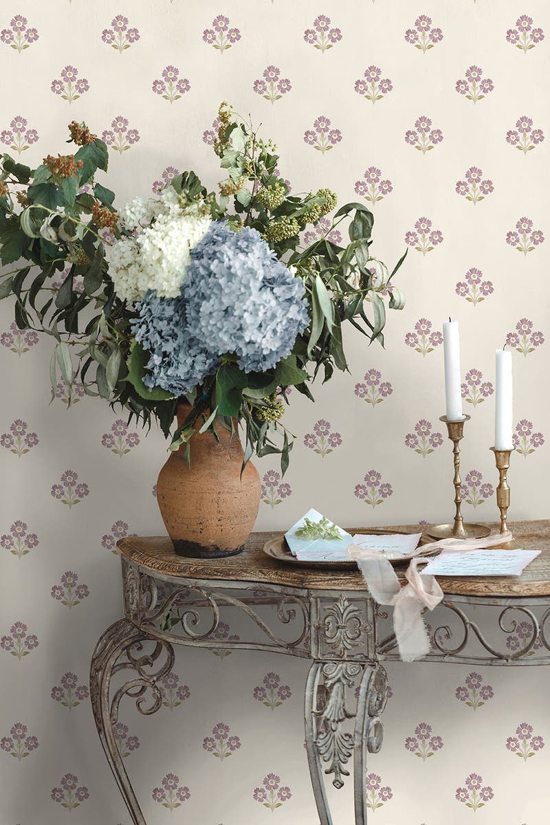 Intrade - Isadora Neutral Mulberry Tales of the Manor Tapet