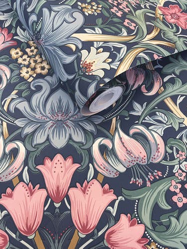 Intrade - Fleurmont Navy Blush Tales of the Manor Tapet