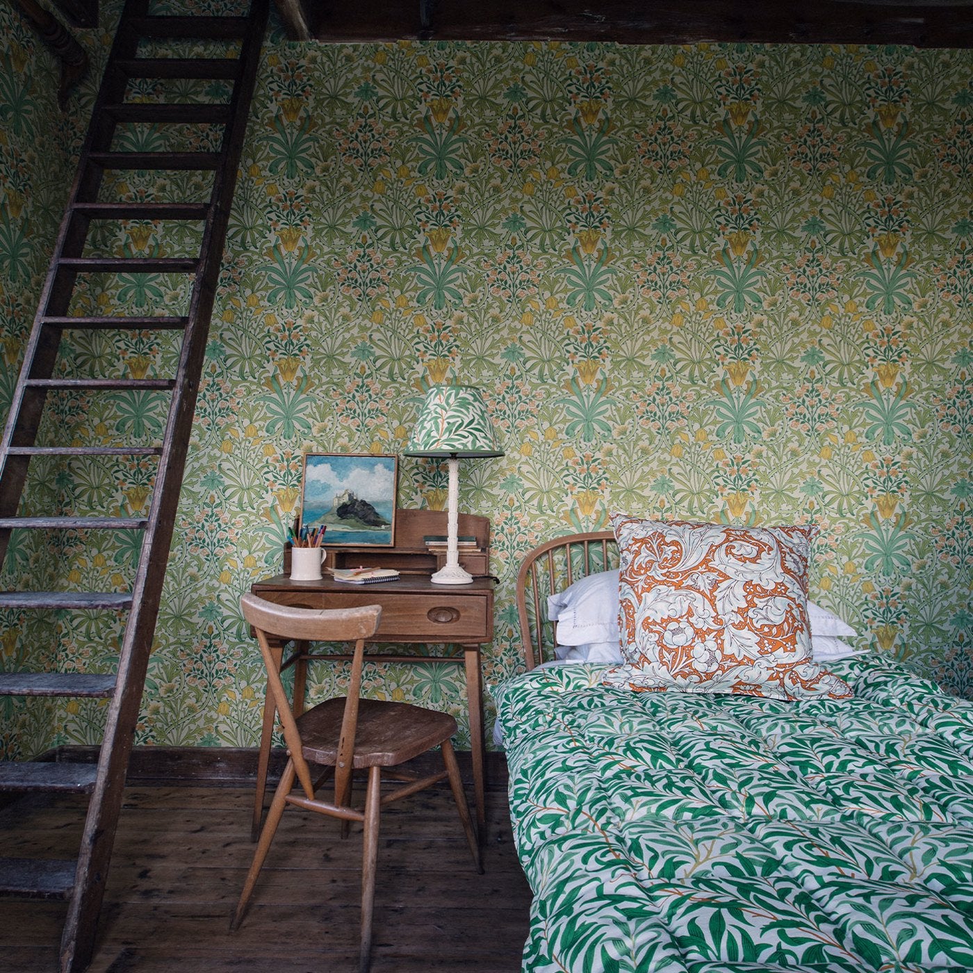 Morris & Co - Woodland Weeds Sap Green Cornubia Wallpapers