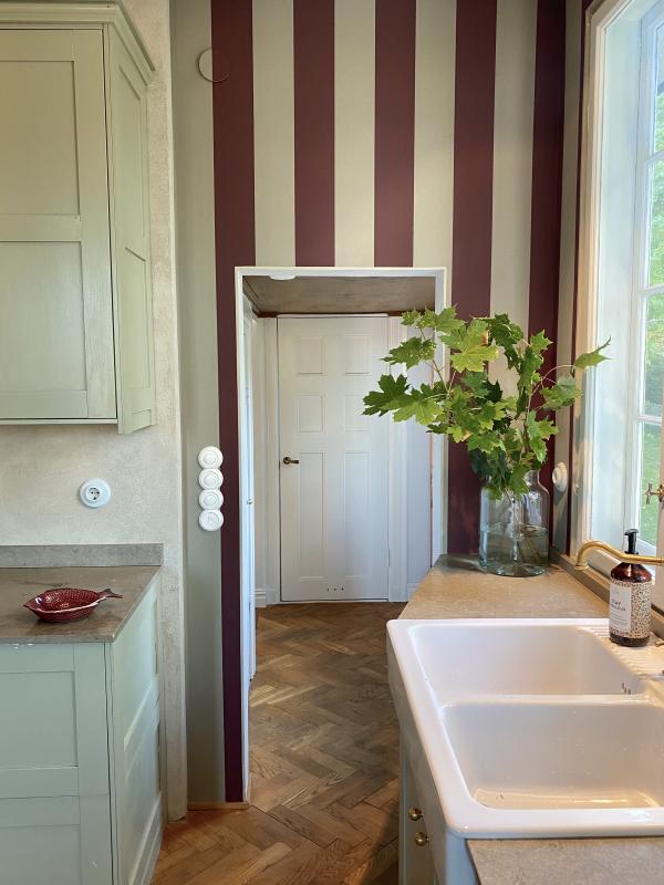 Stripe Forward Red LB1316