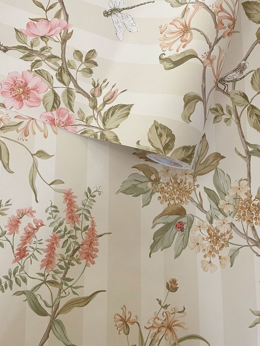 Intrade - Camberley Cream Coral Tales of the Manor Tapet