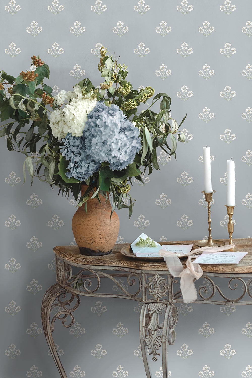 Intrade - Isadora Blue Tales of the Manor Tapet