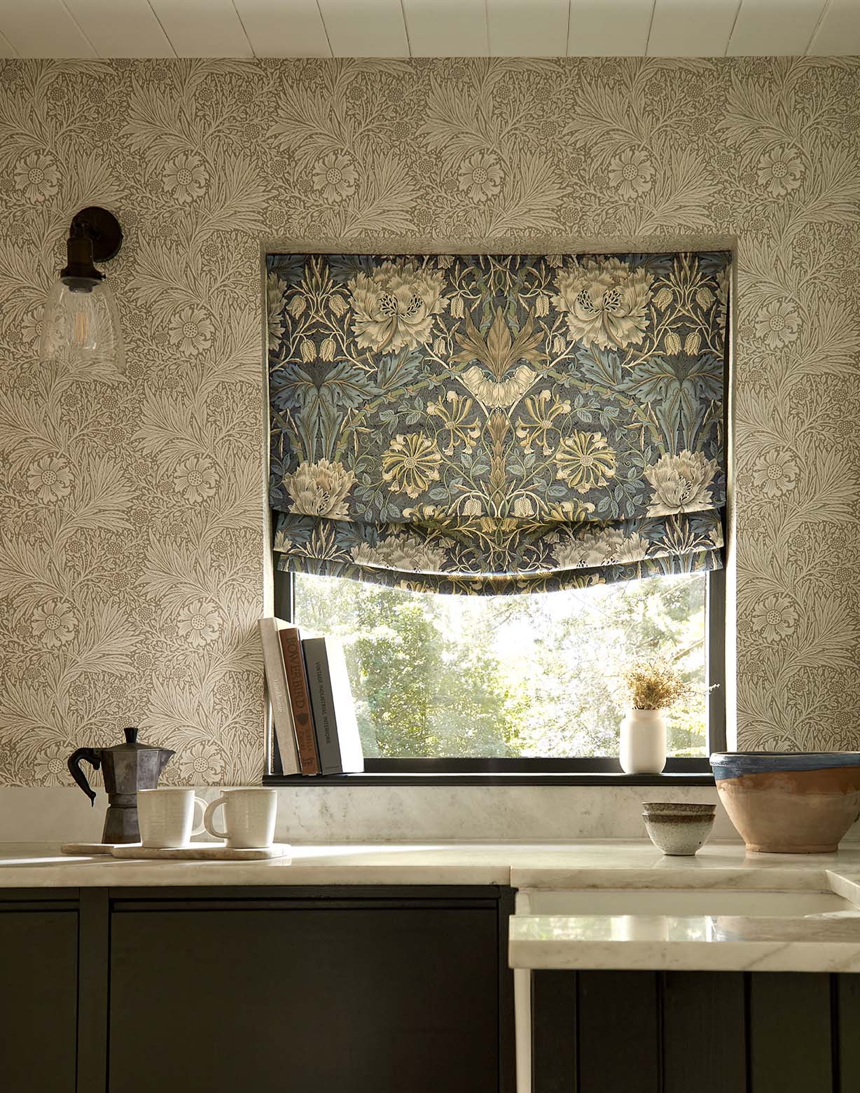 Morris & Co - Marigold Linen Morris and Friends Wallpa