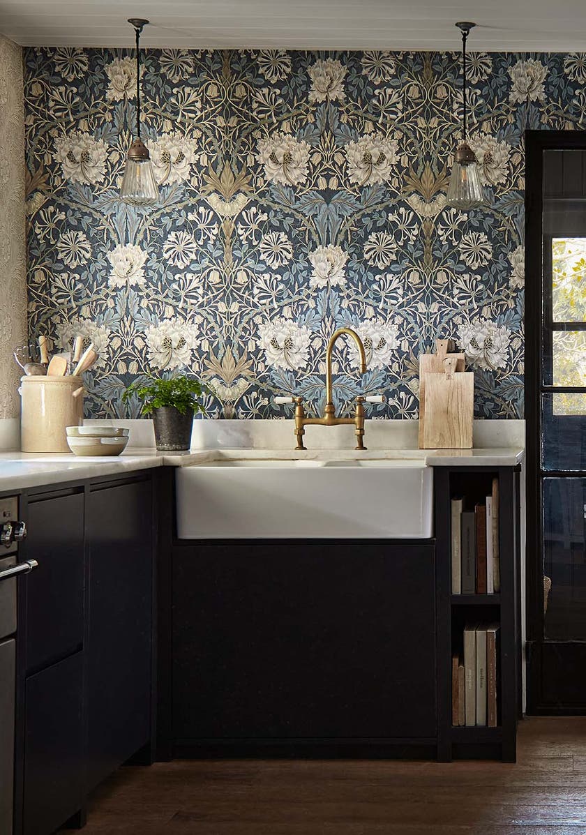 Morris & Co - Honeysuckle & Tulip Woad/ Morris and Friends Wallpa