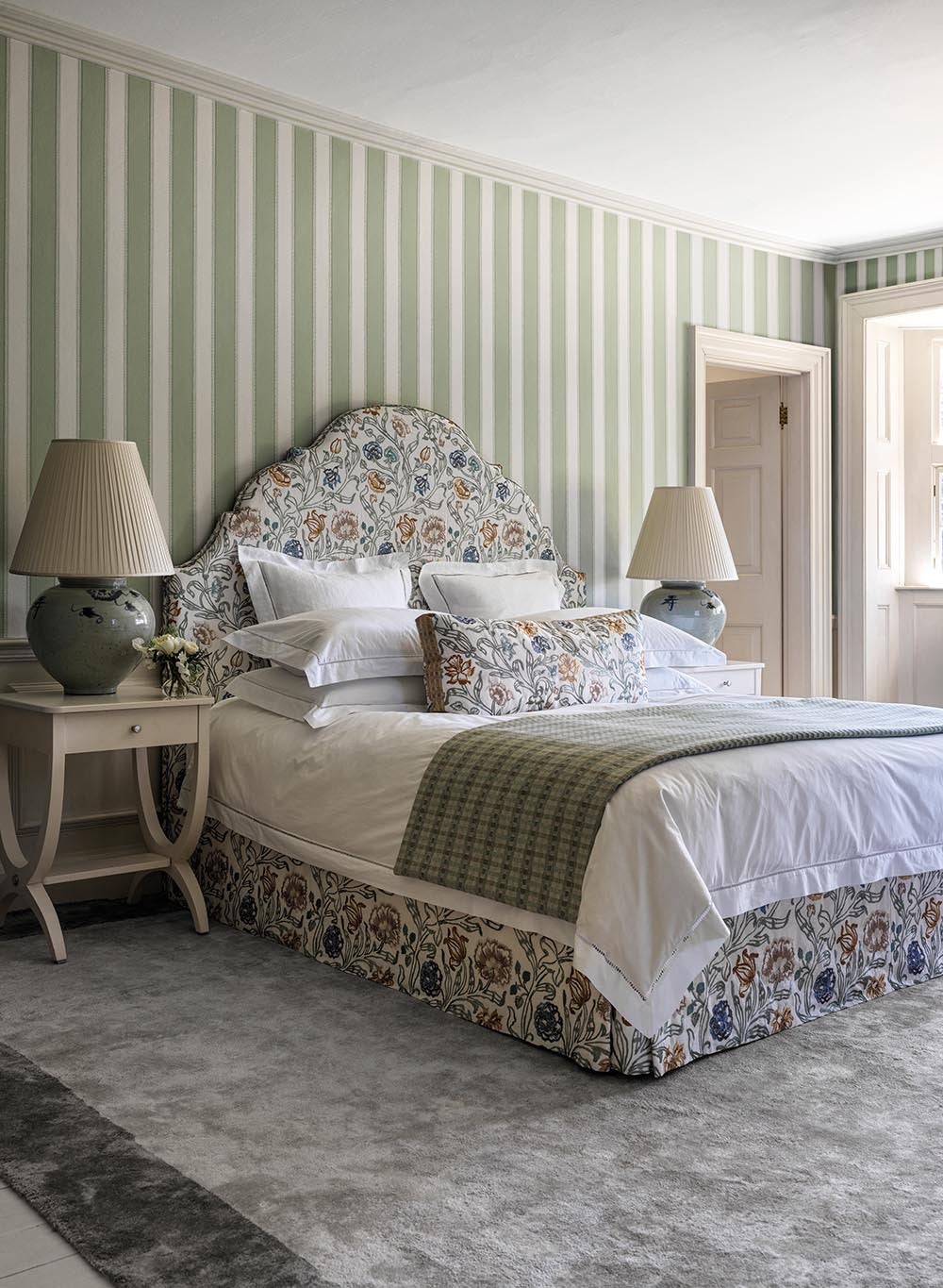 Nina Campbell - Sackville Stripe Green