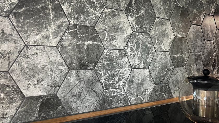 Marriott Marquina hex 14x16,3
