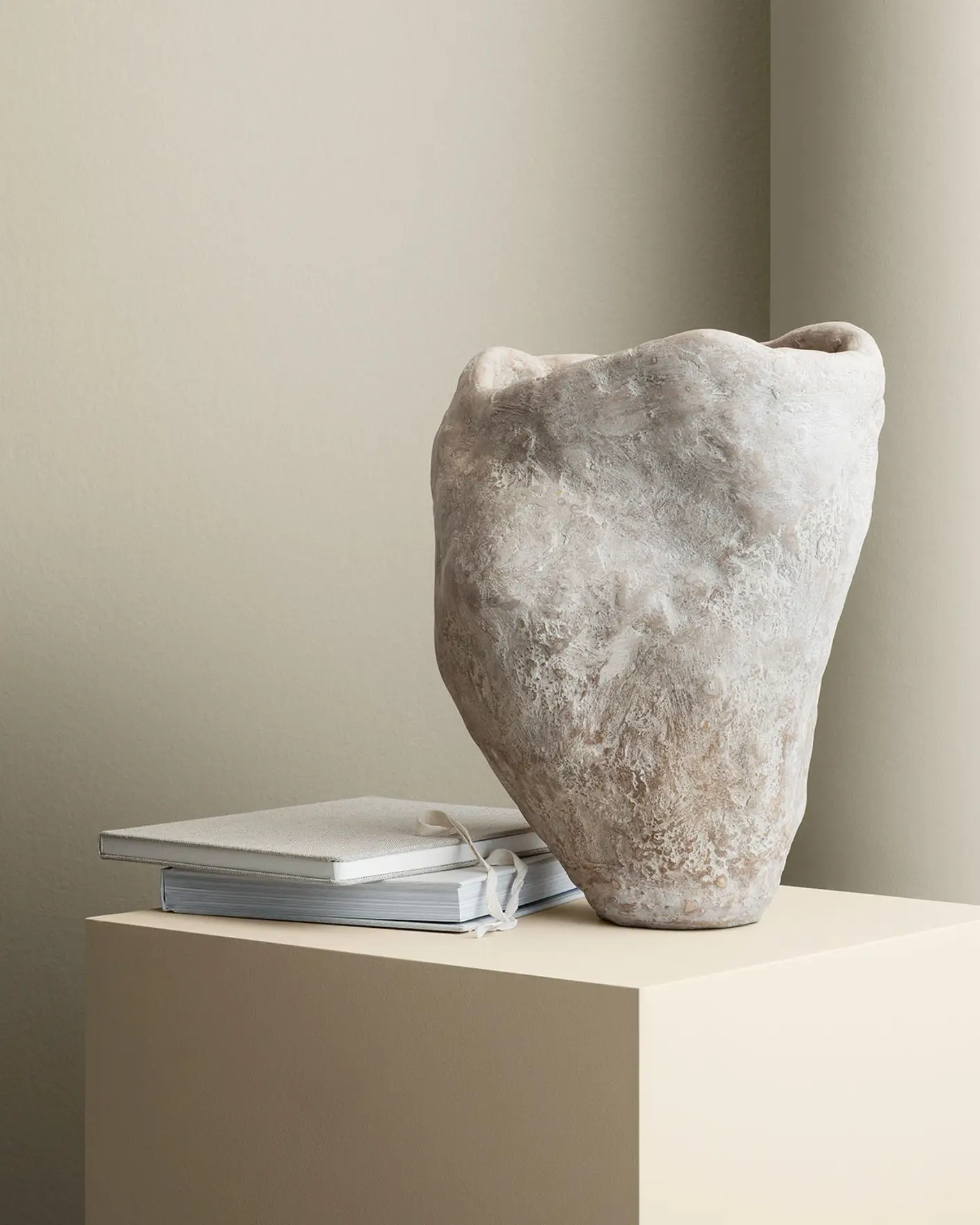 Gentle Whisper 12182 - Jotun Lady Pure Color