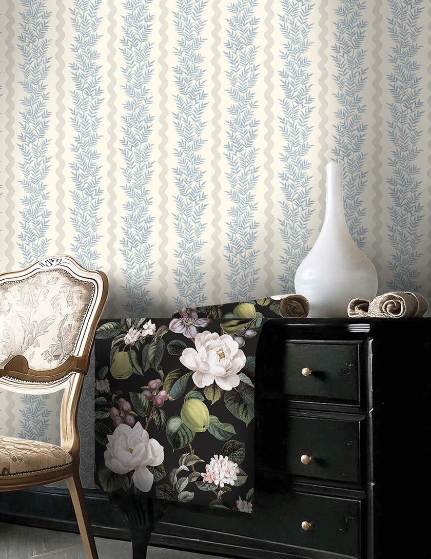 Pipkin Stripe Neutral Blu Tales of the Manor Tapet