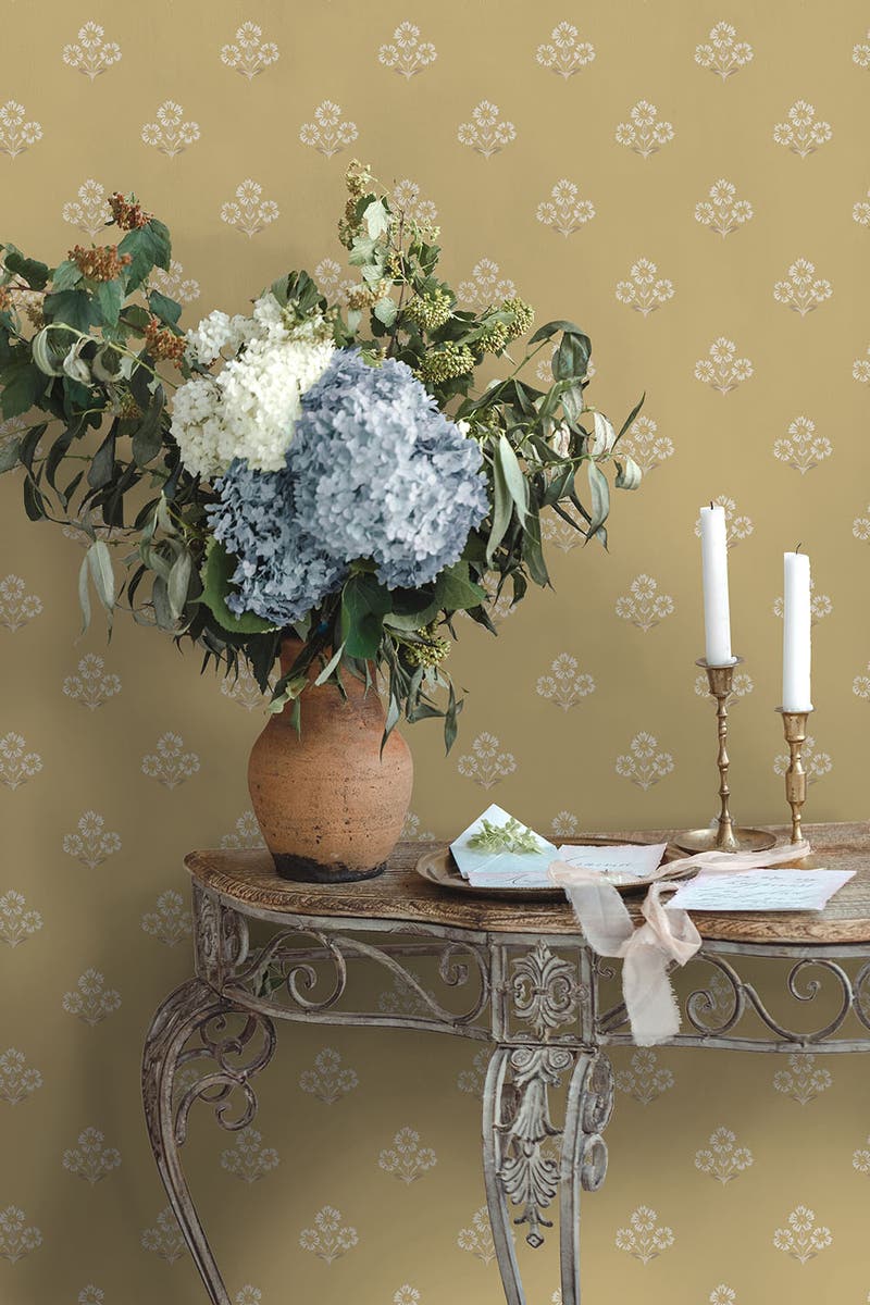 Intrade - Isadora Ochre Tales of the Manor Tapet