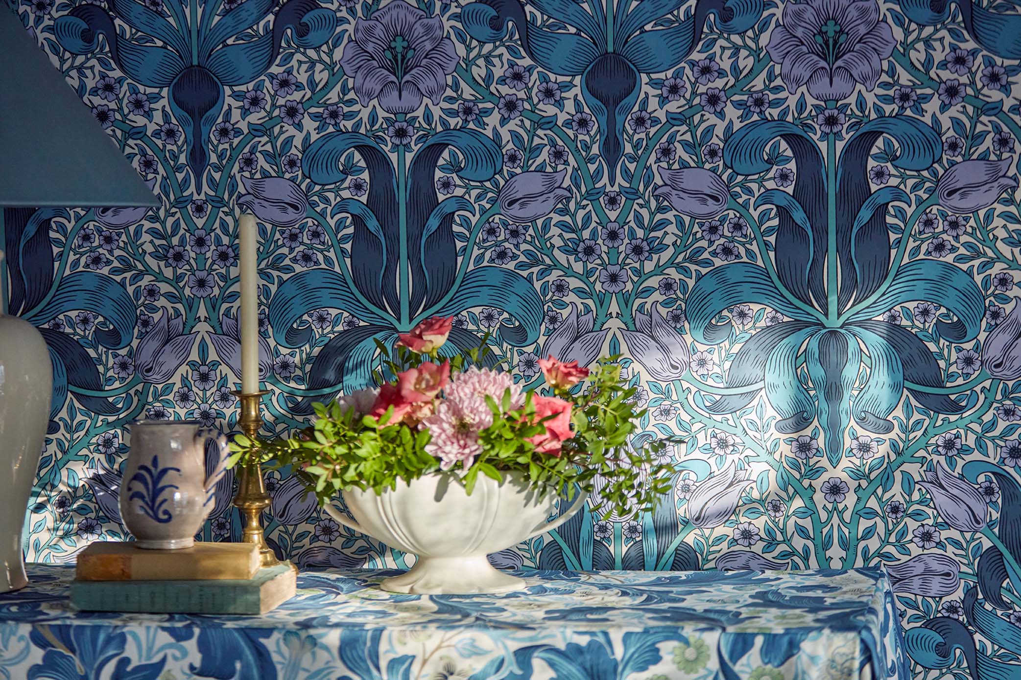 Morris & Co - Spring Thicket Indigo/Lil Bedford Park Wallpapers