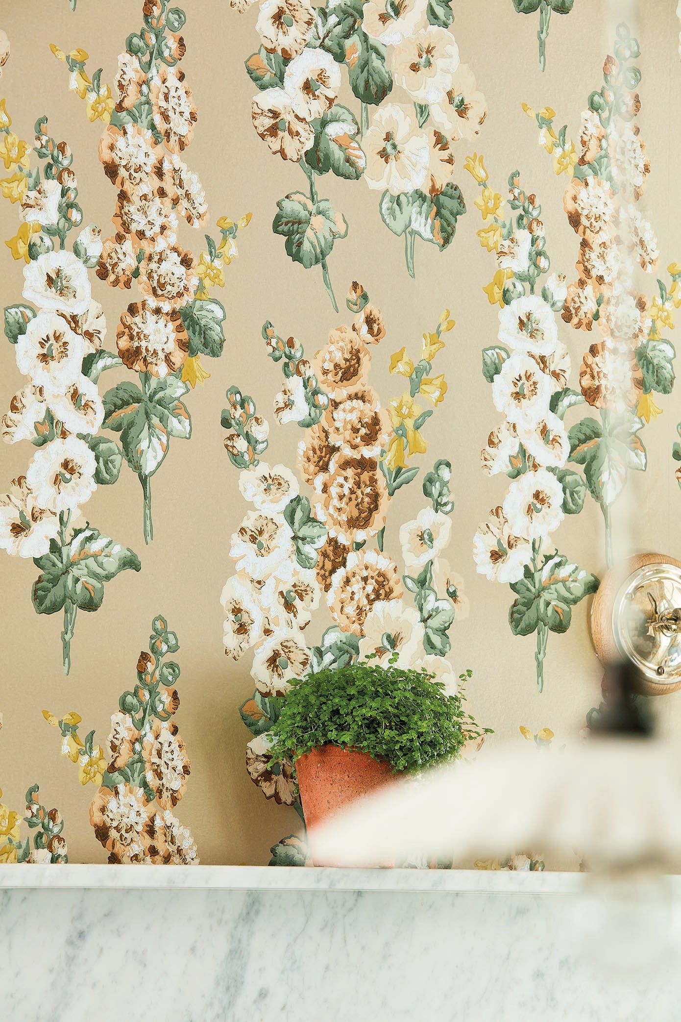 Sanderson - Hollyhocks Gold Metallic/ Sanderson One Sixty Wallp