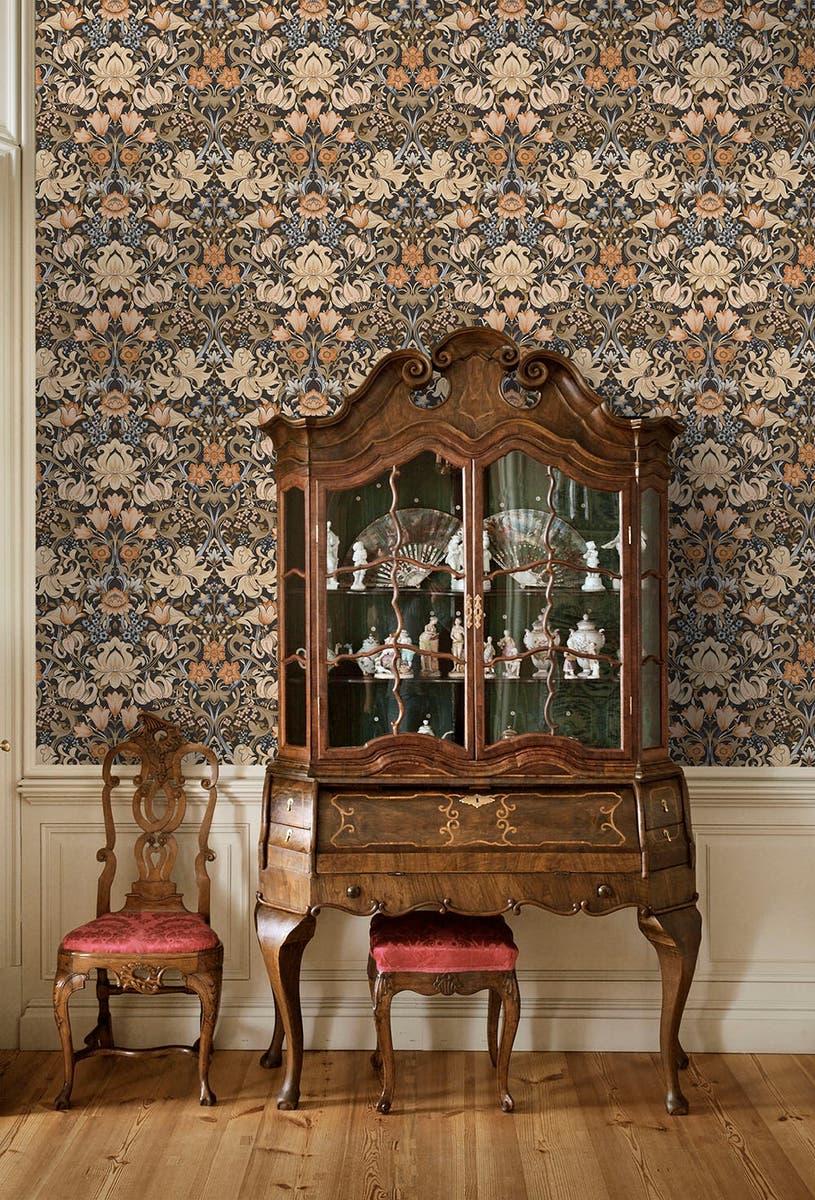 Intrade - Fleurmont Charcoal and Or Tales of the Manor Tapet