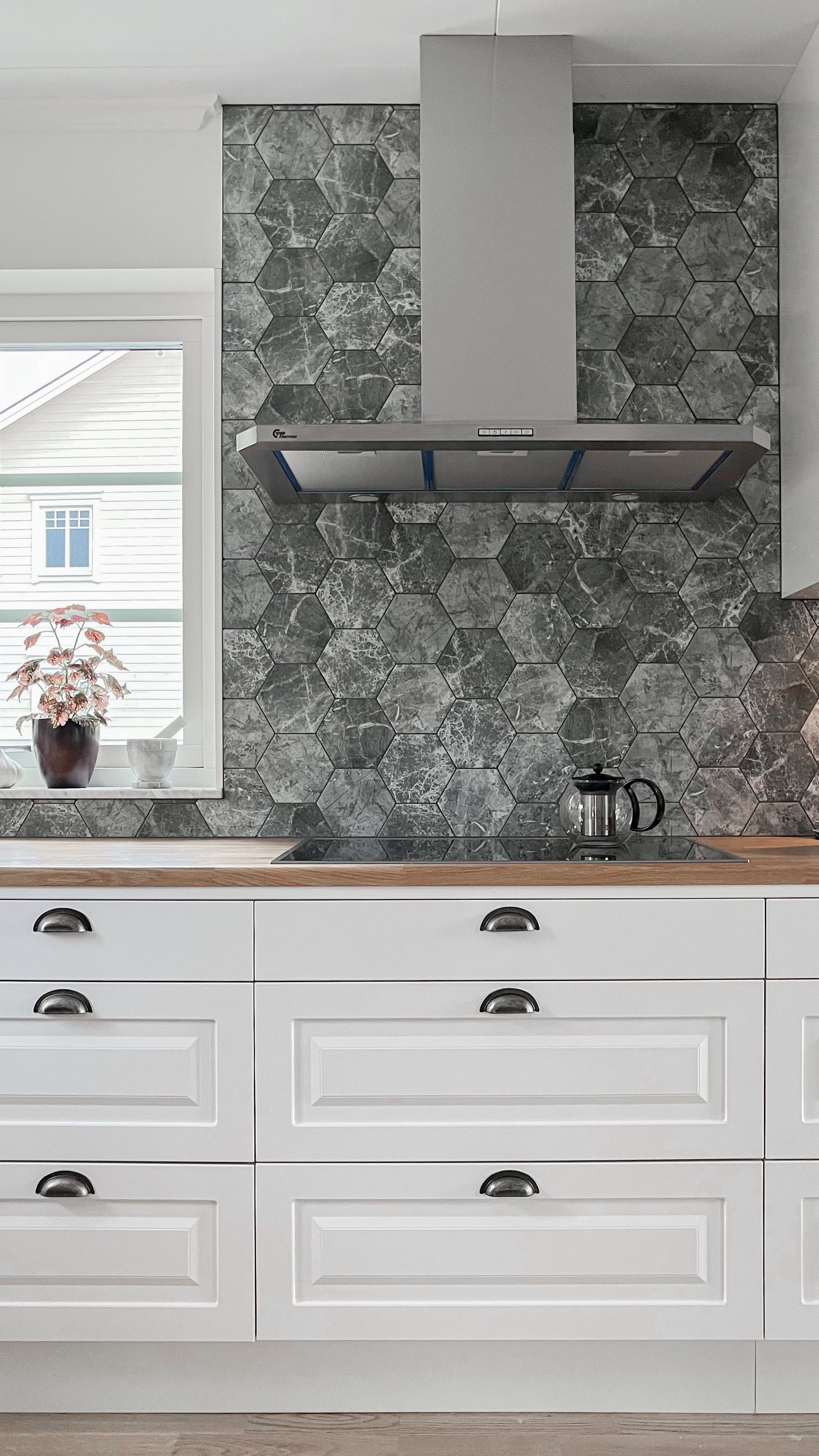 Marriott Marquina hex 14x16,3