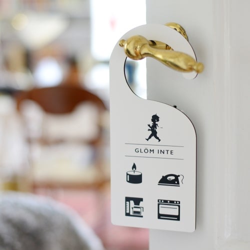 Dörrhängare "Glöm inte släcka ljusen"