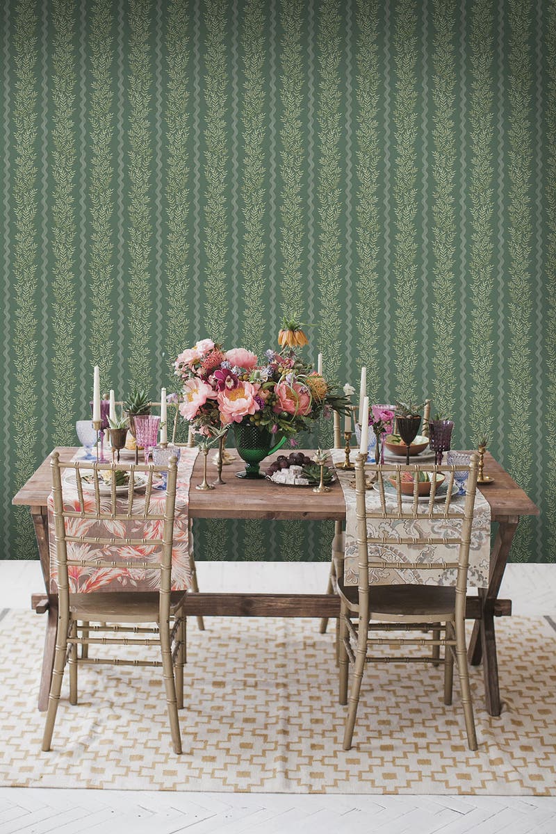 Intrade - Pipkin Stripe Green Tales of the Manor Tapet