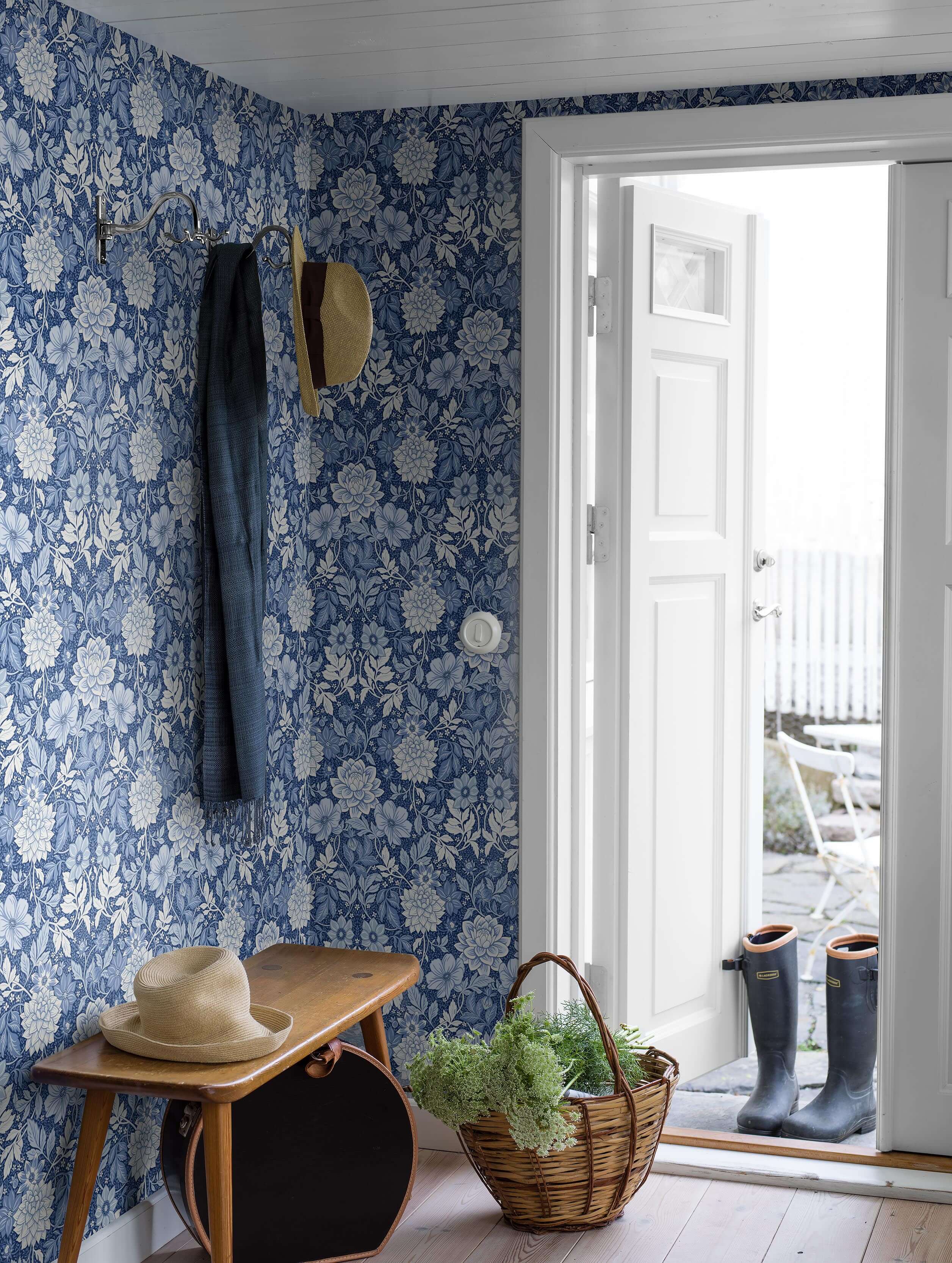 Boråstapeter - Dahlia Garden - Blue & White