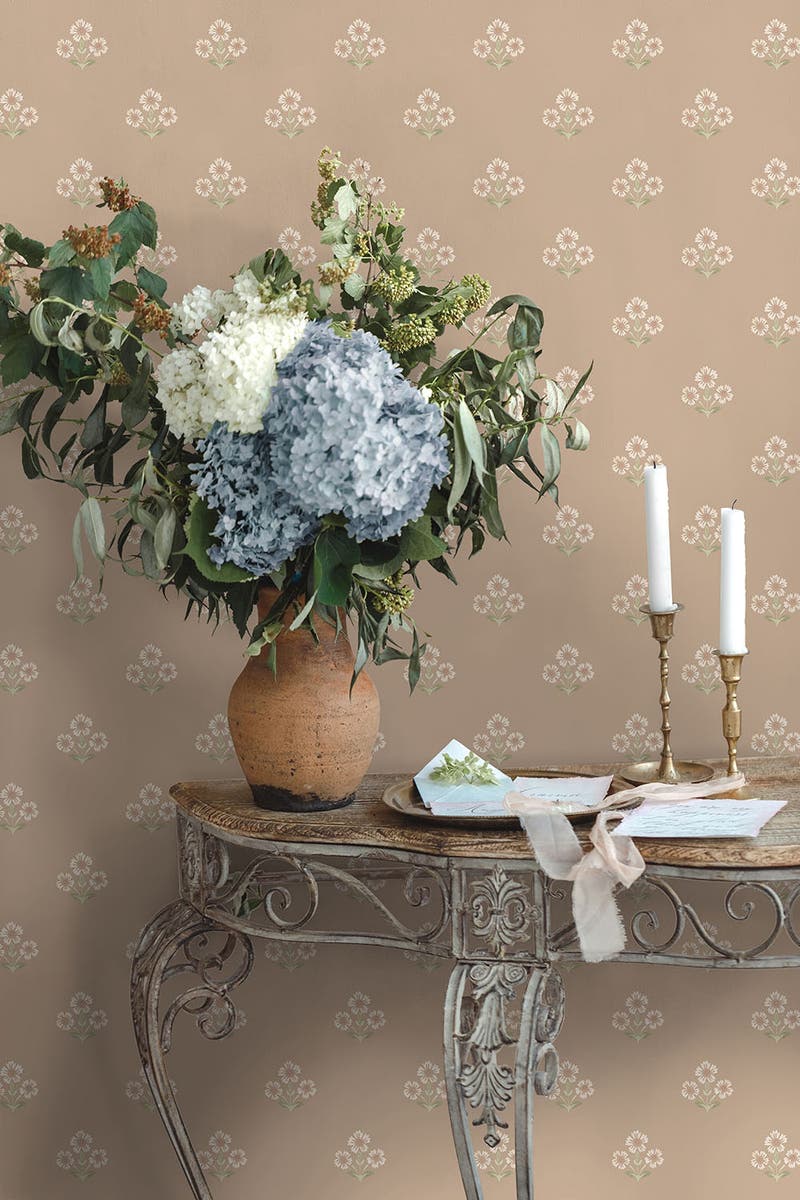 Intrade - Isadora Plaster Tales of the Manor Tapet