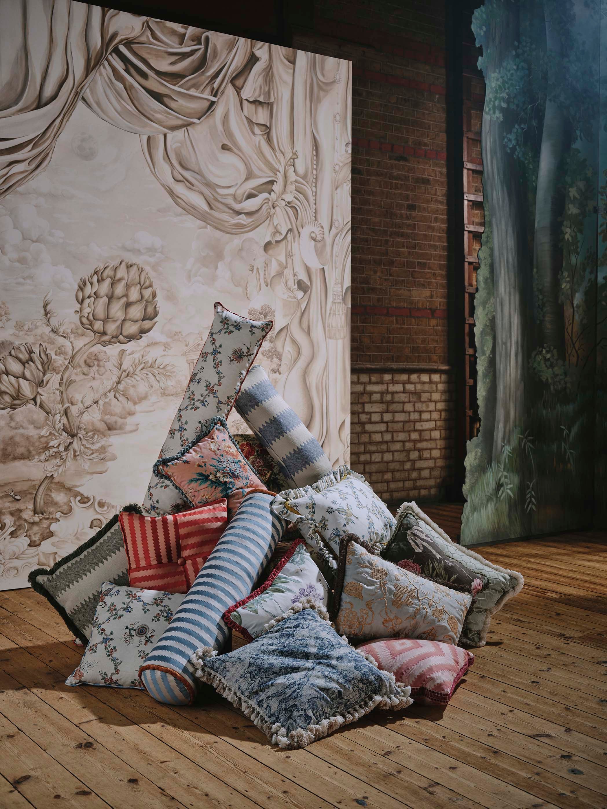 Sanderson - Pygmalion Alabaster Sanderson x Giles Deacon